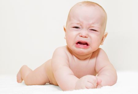 Baby gråter före sänggåendet
