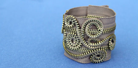 Armband med ett mönster