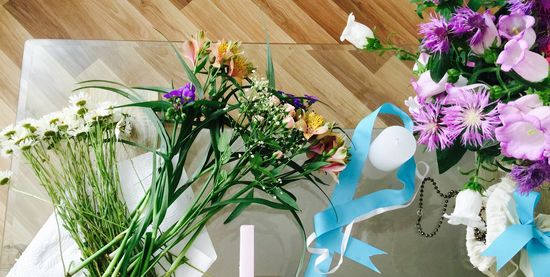 Välj blommor för buketten