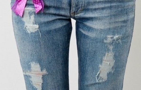 Hur man gör jeans med scuffs eller rensade jeans själv Hur man gör jeans med scuffs eller rensade jeans själv