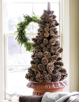 Julgran med kottar