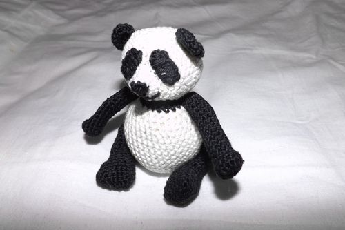Stickad Panda Toy med dina egna händer