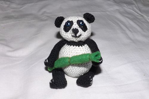 Stickad Panda Toy med dina egna händer