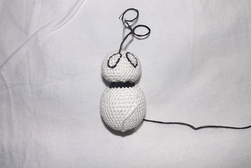 Stickad Panda Toy med dina egna händer