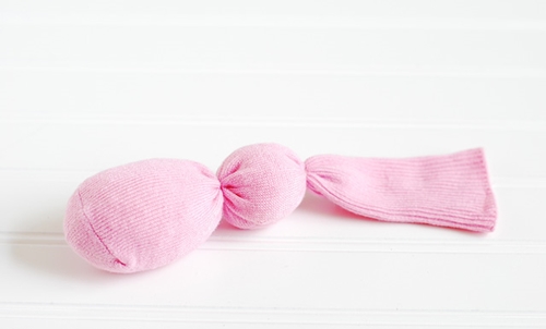 Hur man gör en mjuk leksak - en hatt från en socka