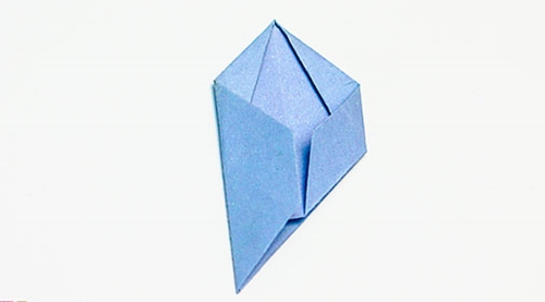Hur man gör en origamiblomma med egna händer