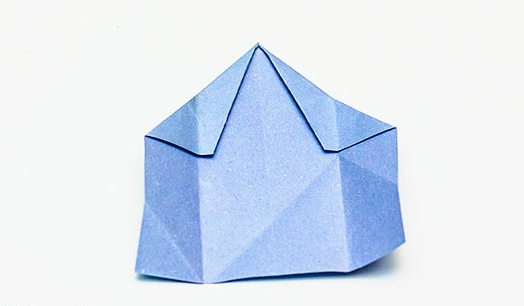 Hur man gör en origamiblomma med egna händer