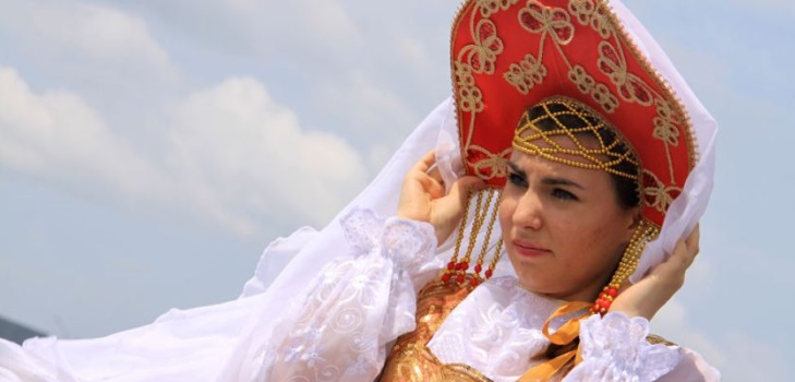Ryska kokoshnik av kartong