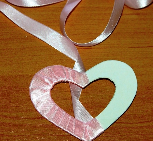 Hur man gör en valentin med egna händer