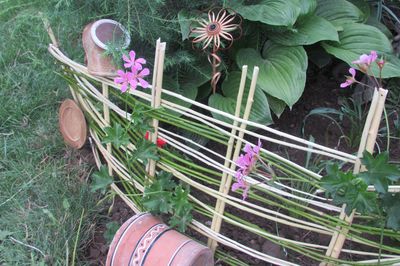 Blomstersäng från vinstocken med egna händer