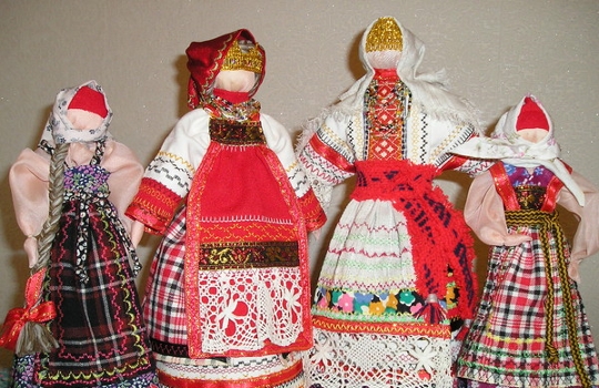 Vi gör Maslenitsa dockan med egna händer.