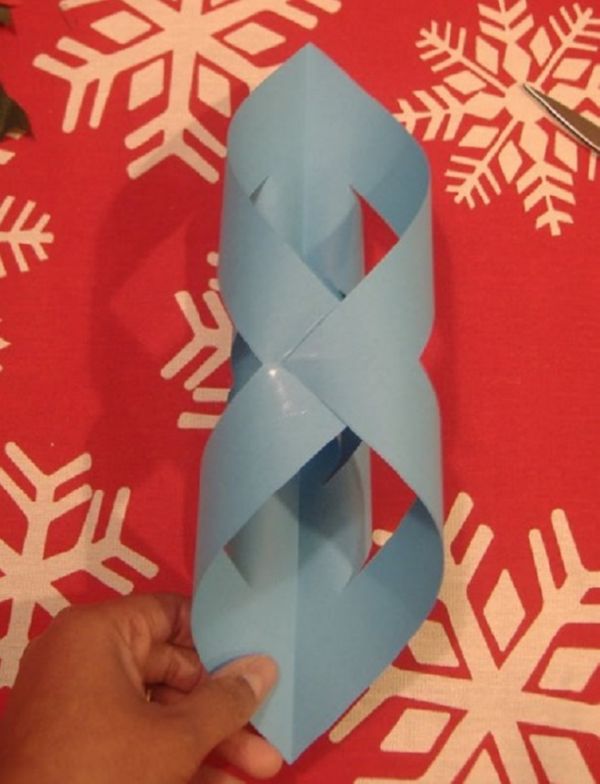 Vackra snöflingor för nytt år 2017 med egna händer papper - diagram och fotografier i steg. Master klasser för barn på stora snöflingor i origami teknik