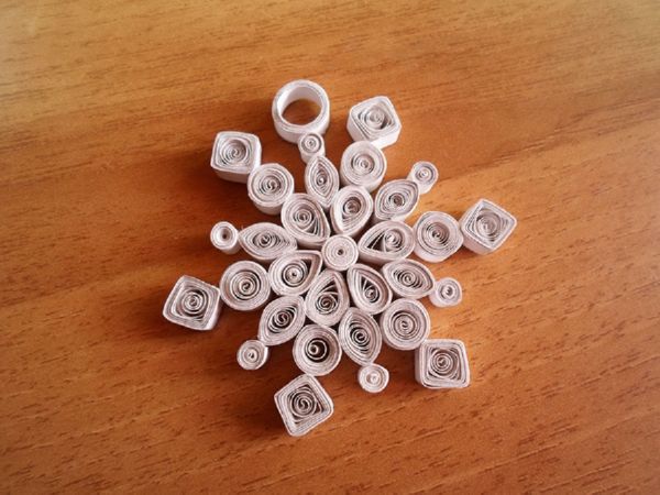 Vackra snöflingor för nytt år 2017 med egna händer papper - diagram och fotografier i steg. Master klasser för barn på stora snöflingor i origami teknik