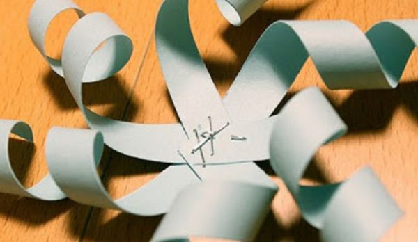 Vackra snöflingor för nytt år 2017 med egna händer papper - diagram och fotografier i steg. Master klasser för barn på stora snöflingor i origami teknik