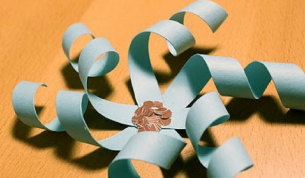 Vackra snöflingor för nytt år 2017 med egna händer papper - diagram och fotografier i steg. Master klasser för barn på stora snöflingor i origami teknik