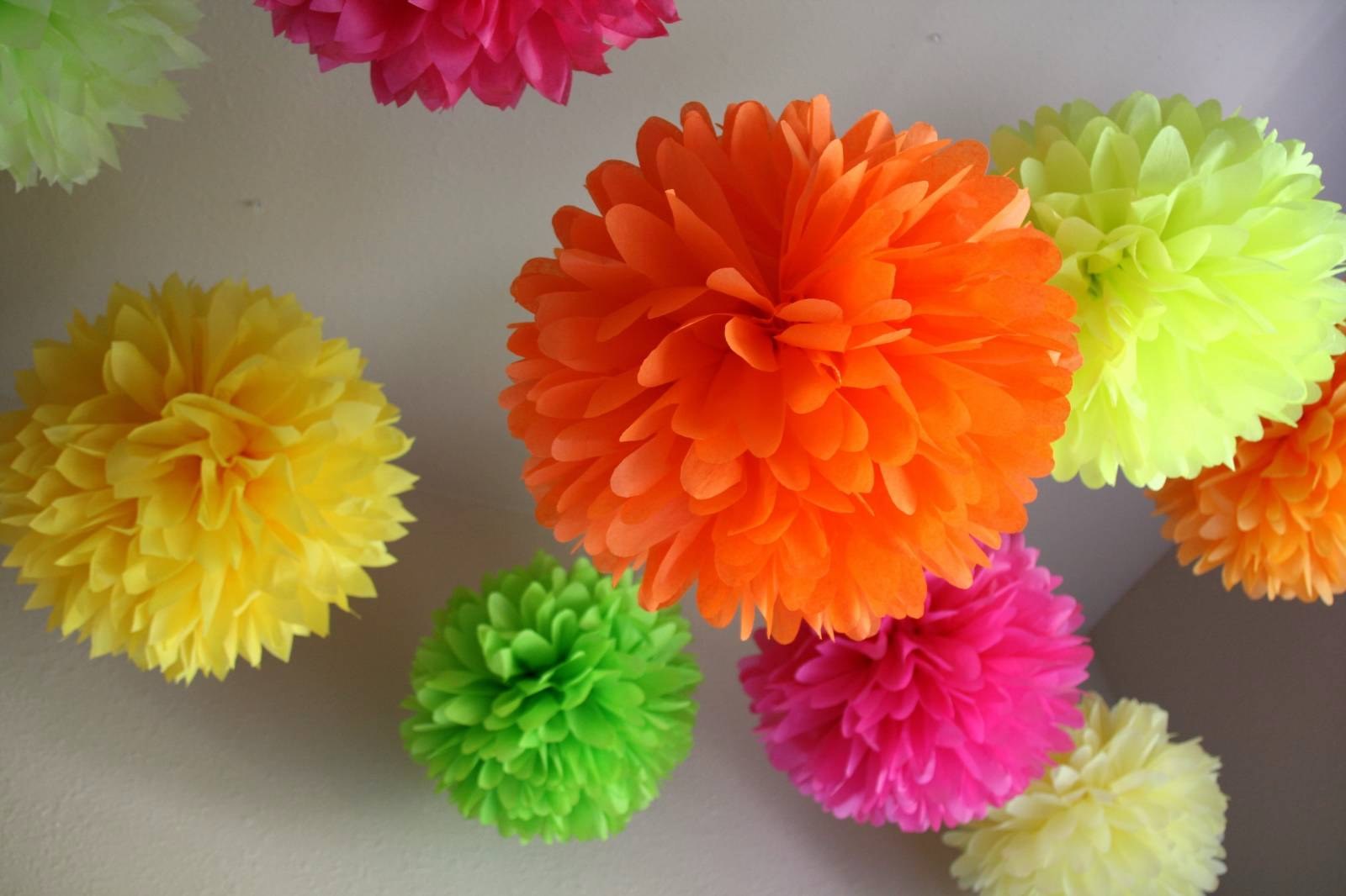 olika blommor gjorda av egna händer papper blommor