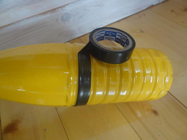 Nytt hantverk från plastflaskor med egna händer för trädgård och fruktträdgård