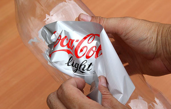 Nytt hantverk från plastflaskor med egna händer för trädgård och fruktträdgård