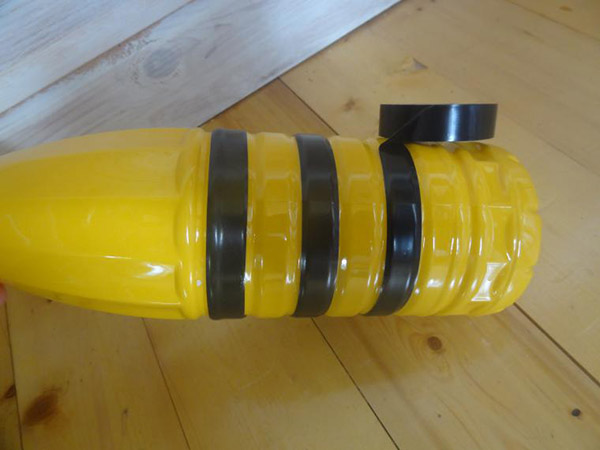 Nytt hantverk från plastflaskor med egna händer för trädgård och fruktträdgård