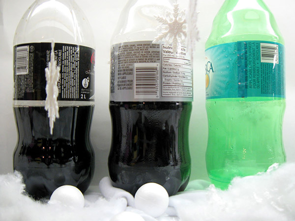 Nytt hantverk från plastflaskor med egna händer för trädgård och fruktträdgård