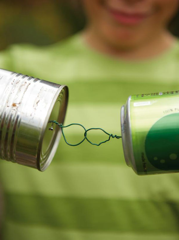 Nytt hantverk från plastflaskor med egna händer för trädgård och fruktträdgård