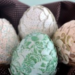 Påskhantverk: dekorerad med pappersägg