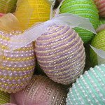 Hantverk för påsk: Braiding ägg med pärlor Hantverk för påsk: Braiding ägg med pärlor