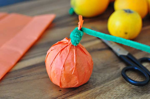 Hantverk för barn på Halloween