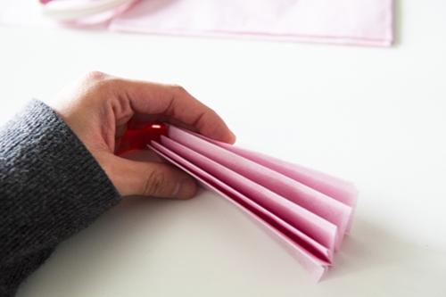 Hur man gör pom-poms från papper