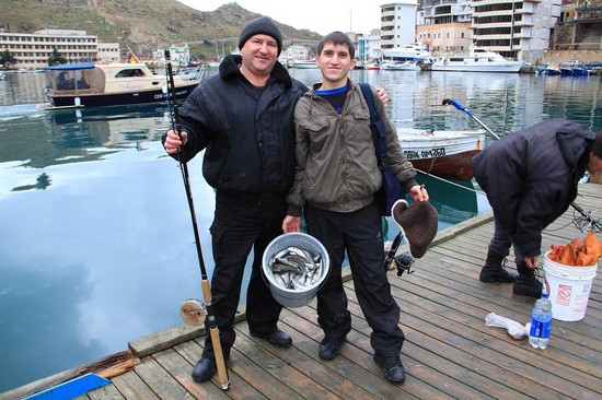 Fisk stora och små: de bästa platserna för fiske på Krim