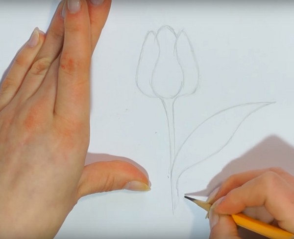 Teckning på mors dag med egna händer: penna, målar, dagis, skola