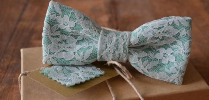 Ordningen att knyta en fjäril och göra en bowtie med egna händer