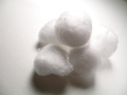 Snöbollar av bomullsull