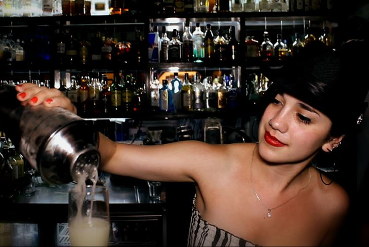 Tjejen i baren: bartenderns yrke