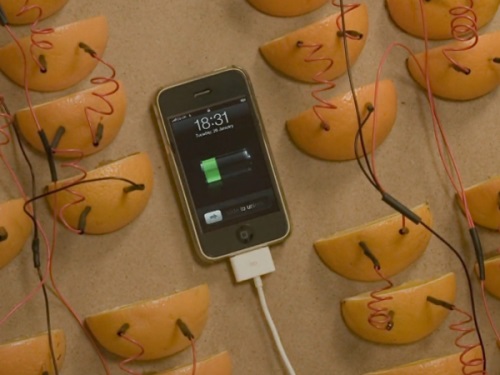 Så här laddar du telefonen