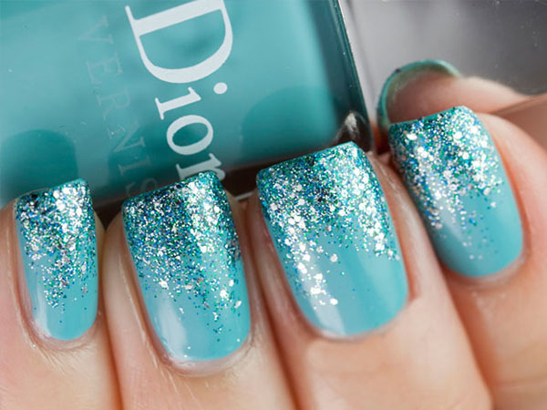 Glitter och Swarovski stenar som en trend för vintermanikyren 2016-2017