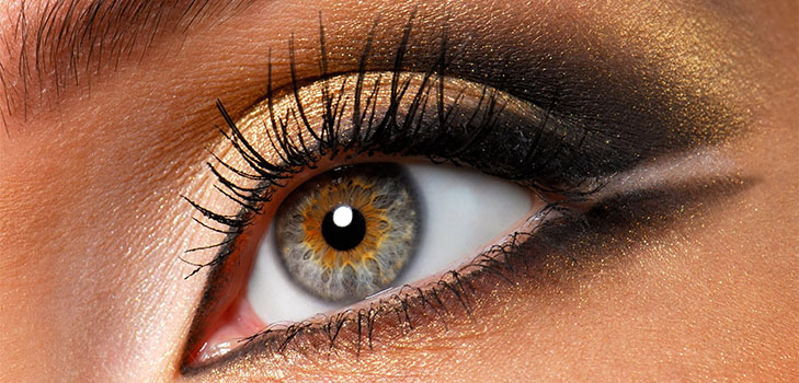 Mascara och en samling produkter för perfekt smink. Makeup Trends Fall-Winter 2016