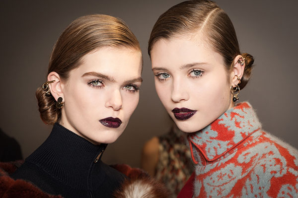 Mascara och en samling produkter för perfekt smink. Makeup Trends Fall-Winter 2016
