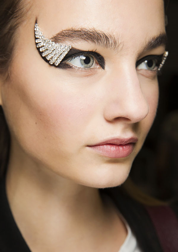 Mascara och en samling produkter för perfekt smink. Makeup Trends Fall-Winter 2016