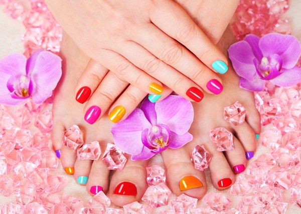 Trendig nageldesign på benen - foton och videoklipp