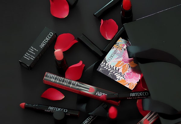 Festlig smink med dekorativ konstsamling Artdeco Hypnotic Blossom