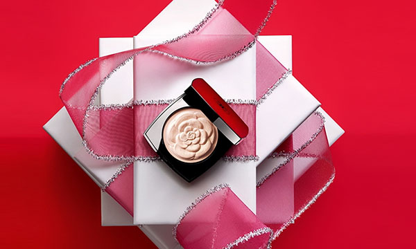 Magnifik trio: nyheter Chanel för glänsande smink