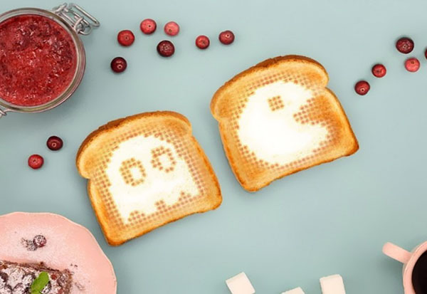 Art-frukost med "smart" Toasteroid Brödrost