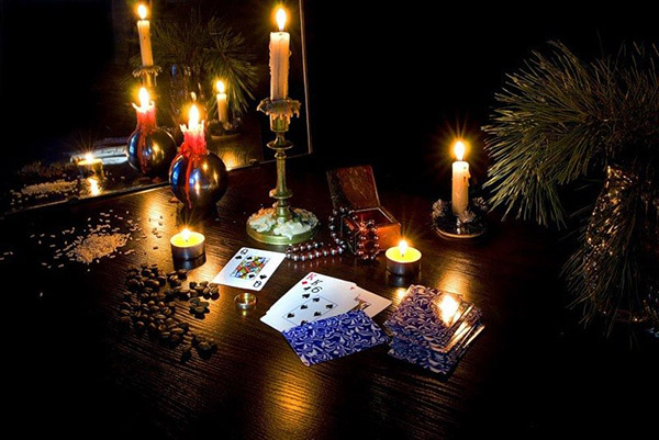 Divination hos jul hemma från 6 till 7 januari 2017 - kärleks karisma och förlovad, framtiden, pengarna