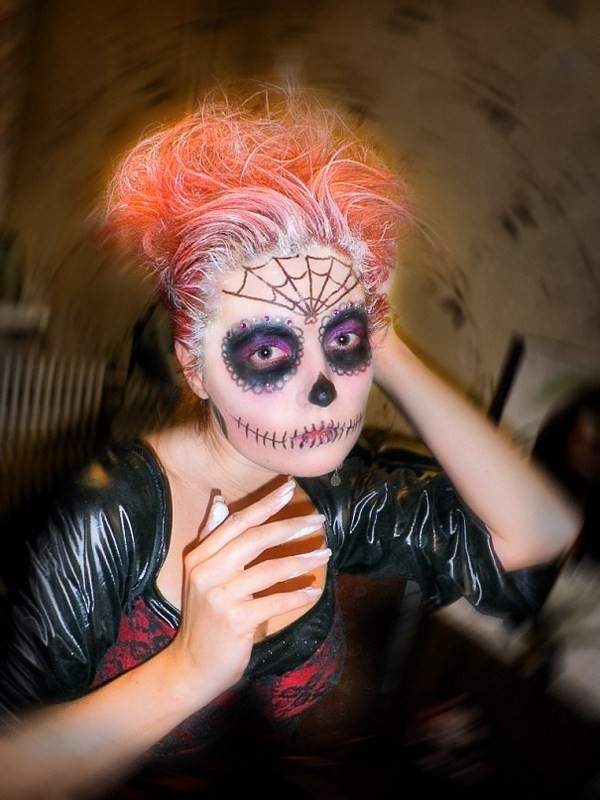 Halloween i skolan: hur man firar, idéer för manuset, tävlingar, video. Suit för Halloween för skolan med egna händer, foto