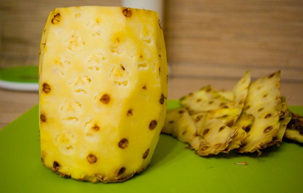 Hur man skär en ananas korrekt och vackert