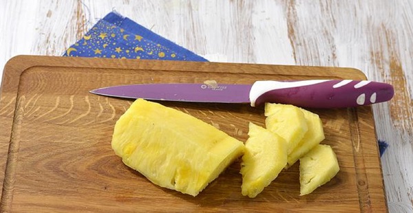 Hur man skär en ananas korrekt och vackert