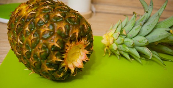 Hur man skär en ananas korrekt och vackert