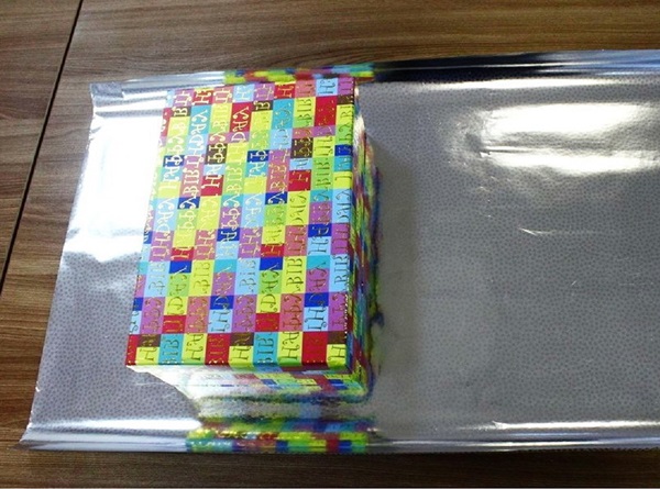 Hur man packar en present i en presentpapper