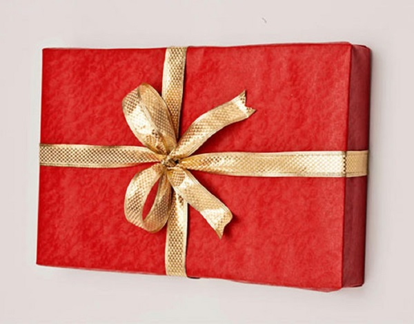 Hur man packar en present i en presentpapper